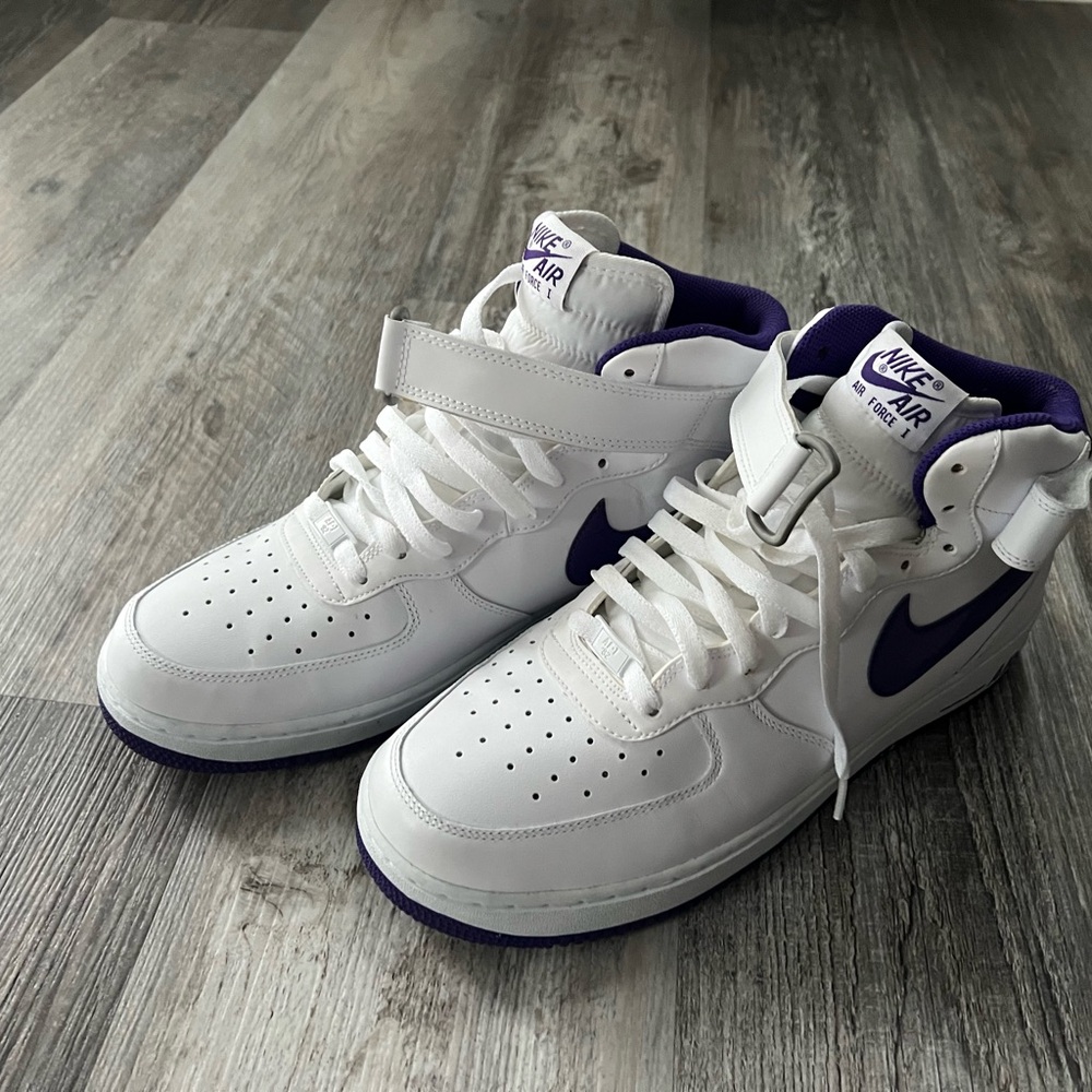 Nike Air Force 1 Mens Sneakers White and Purple - Picture 2 of 8